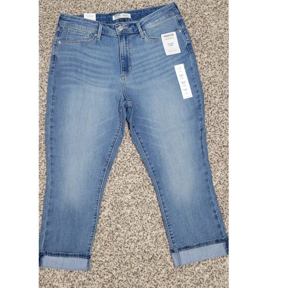 Levi Strauss Signature Capri's Womens 12 Mid Rise Denim Capri Pants Stretch NWT - Picture 2 of 8